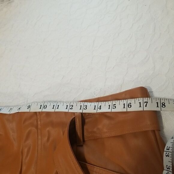 Brown faux leather shorts with bow tie. New with tags - Picture 3 of 15